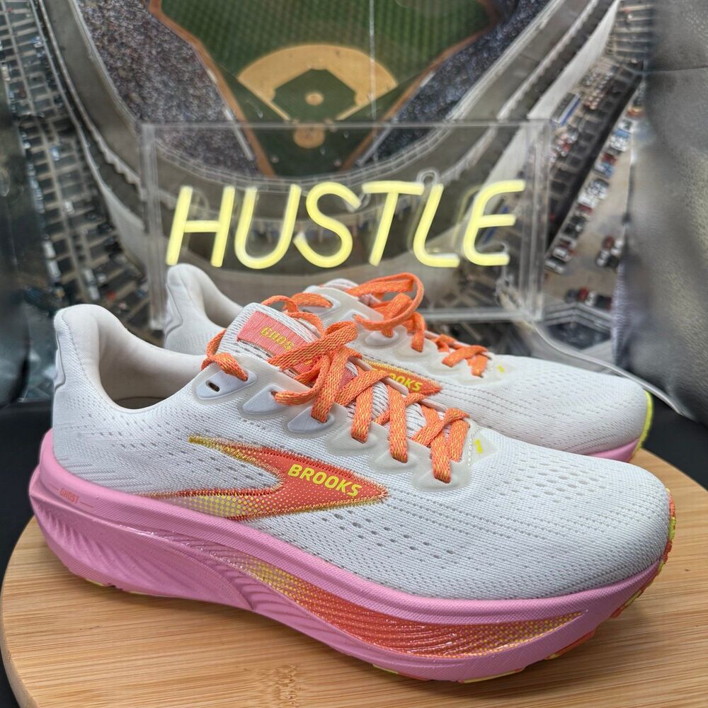 Brooks Ghost 17 Coconut Candy Limeade Women's Size 7(B) Medium